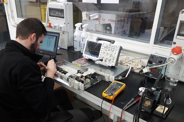 Ricerca di lavoro: tecnico riparatore schede elettroniche